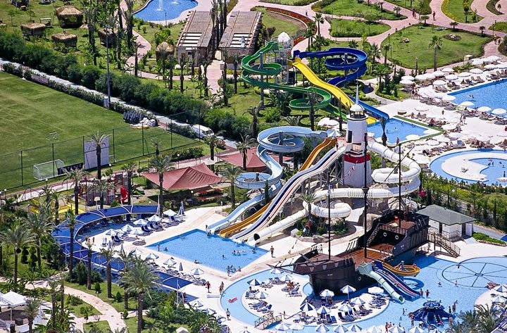 imagini hotel TITANIC LARA